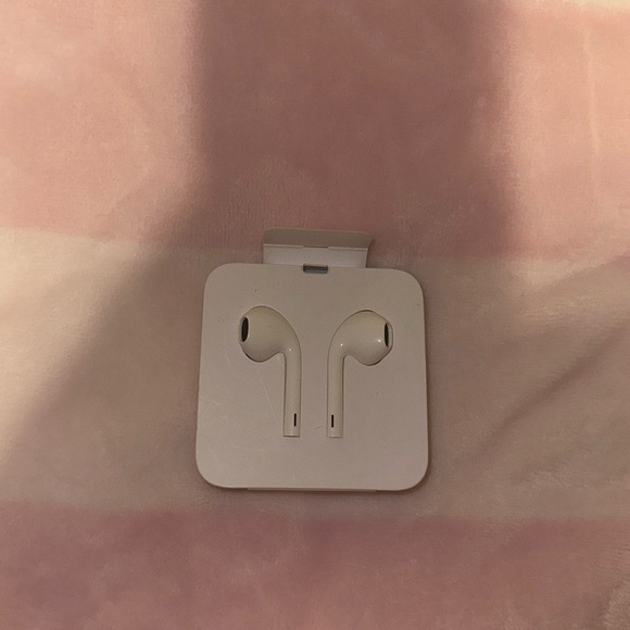 Apple Other - NWT Apple White‎ Earbuds